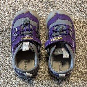 KEEN Kids Sneakers in Purple and Gray
